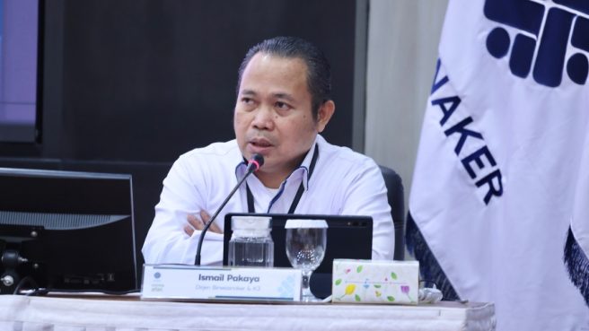 Dirjen Binwasnaker dan K3 Kemnaker Ismail Pakaya saat memberikan keterangan pers mengenai penindakan TKA.