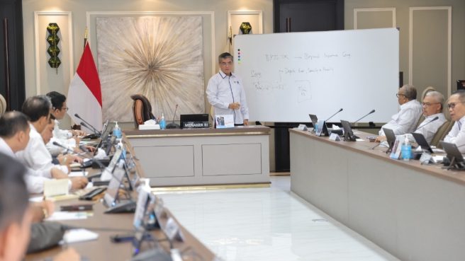 Menaker Yassierli memberikan arahan kepada Direksi BPJS Ketenagakerjaan periode 2026-2031.