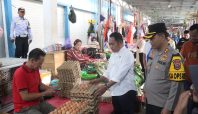 Bupati Wajo Andi Rosman dan Kapolres Wajo cek harga telur di Pasar Mini Sengkang jelang Idul Fitri 1447 H.
