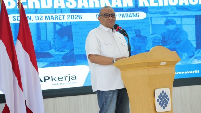 Wakil Menteri Ketenagakerjaan Afriansyah Noor saat memberikan sambutan di acara Kemnaker di Padang.