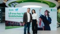 Đặng Phương Ngân penerima beasiswa GrabScholar GrabForGood Fund pertama di Vietnam.