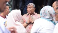 Wamenaker Afriansyah Noor menyapa peserta mudik gratis pekerja 2026 di Jakarta.