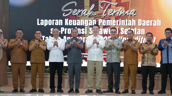 Bupati Wajo Andi Rosman bersama kepala daerah se-Sulsel saat penyerahan LKPD Unaudited 2025 di BPK RI.