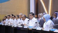 Menaker Yassierli rapat kerja bersama jajaran Kemnaker di DPR RI untuk membahas RUU PPRT.