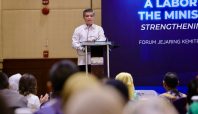Menaker Yassierli memberikan sambutan pada Forum Jejaring Kemitraan Penempatan Tenaga Kerja untuk jaga stabilitas pasar kerja global.