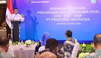 Menaker Yassierli memberikan sambutan dalam acara penandatanganan PKB PT Freeport Indonesia ke-24 di Jakarta.