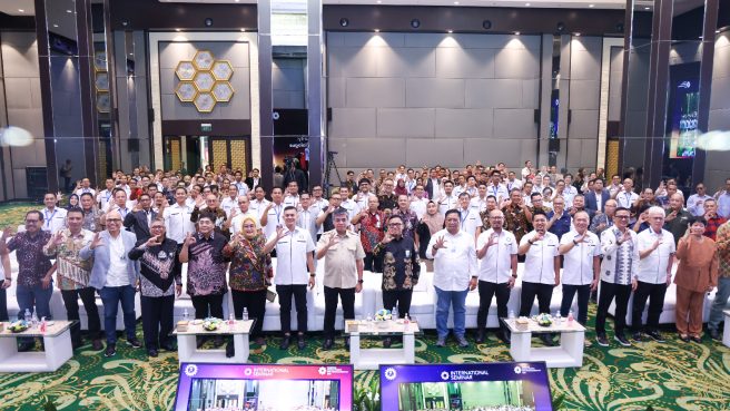 Menteri Ketenagakerjaan Yassierli bersama pemangku kepentingan dalam Seminar Strengthening Indonesia’s Social Security di Jakarta.