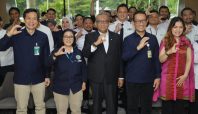 Wakil Menteri Ketenagakerjaan Afriansyah Noor berfoto bersama Direksi Citilink dan Sekaci usai penandatanganan PKB di Tangerang.