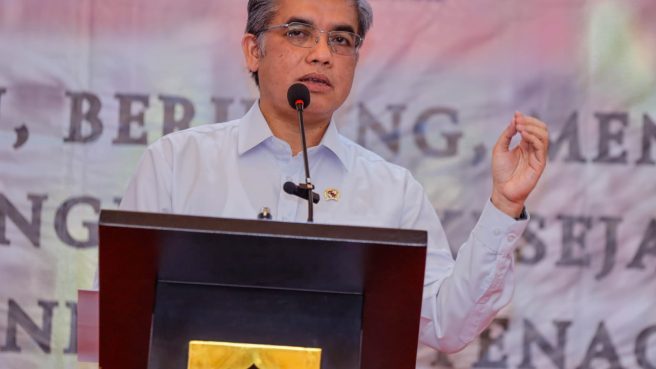 Menteri Ketenagakerjaan Yassierli memberikan sambutan dalam Kongres ke-VII Serikat Buruh Sejahtera Indonesia (SBSI) di Jakarta.