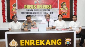 Konferensi pers Polres Enrekang mengenai pelimpahan tahap II kasus korupsi BPNT 2019-2020 dengan dua tersangka.