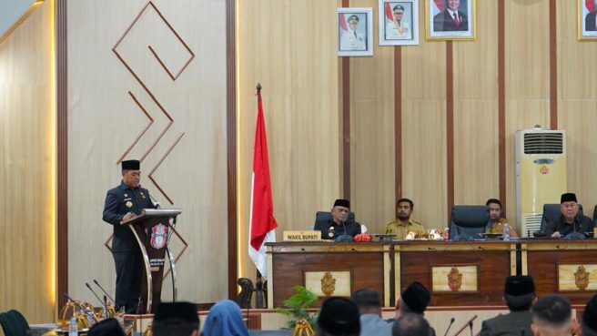 Bupati Wajo Andi Rosman menyampaikan pidato dalam Rapat Paripurna penyerahan rekomendasi LKPJ Tahun Anggaran 2025 di Gedung DPRD Wajo.