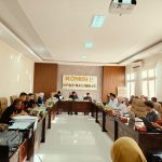 Ketua Komisi IV DPRD Wajo AD Mayang memimpin rapat mediasi antara serikat buruh KSBSI dan jajaran direksi perusahaan energi.