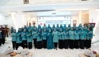 Ketua TP PKK Wajo Fatmawati Amin bersama jajaran pengurus PKK se-Sulawesi Selatan dalam Monev Imunisasi Zero Dose di Gowa.