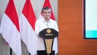 Menaker Yassierli memberikan keterangan terkait rincian santunan miliaran rupiah bagi ahli waris korban kecelakaan kereta api di Bekasi.