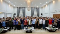 Menteri Ketenagakerjaan Yassierli bersama Menteri Lingkungan Hidup Mohammad Jumhur Hidayat dan mitra strategis ketenagakerjaan di Ciloto.
