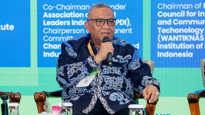 Wakil Menteri Ketenagakerjaan Afriansyah Noor saat memaparkan tantangan digitalisasi dan AI dalam Indonesia Cloud and Datacenter Convention 2026.